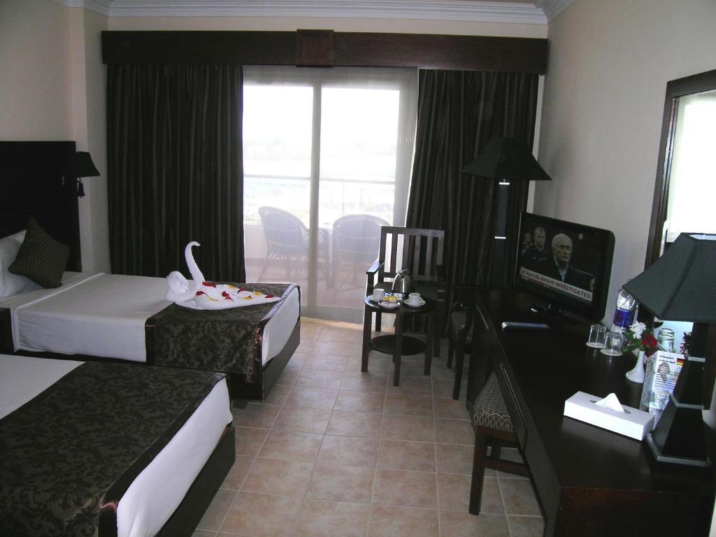 Royal Brayka Beach Resort Abu Dabab Room photo