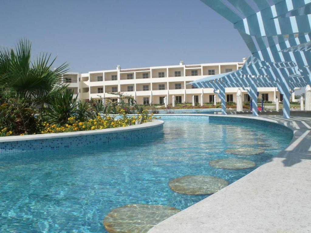 Royal Brayka Beach Resort Abu Dabab Exterior photo