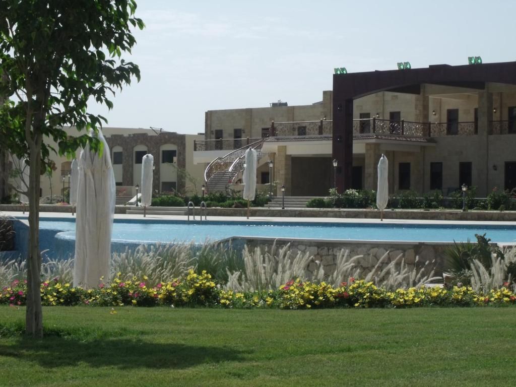 Royal Brayka Beach Resort Abu Dabab Exterior photo